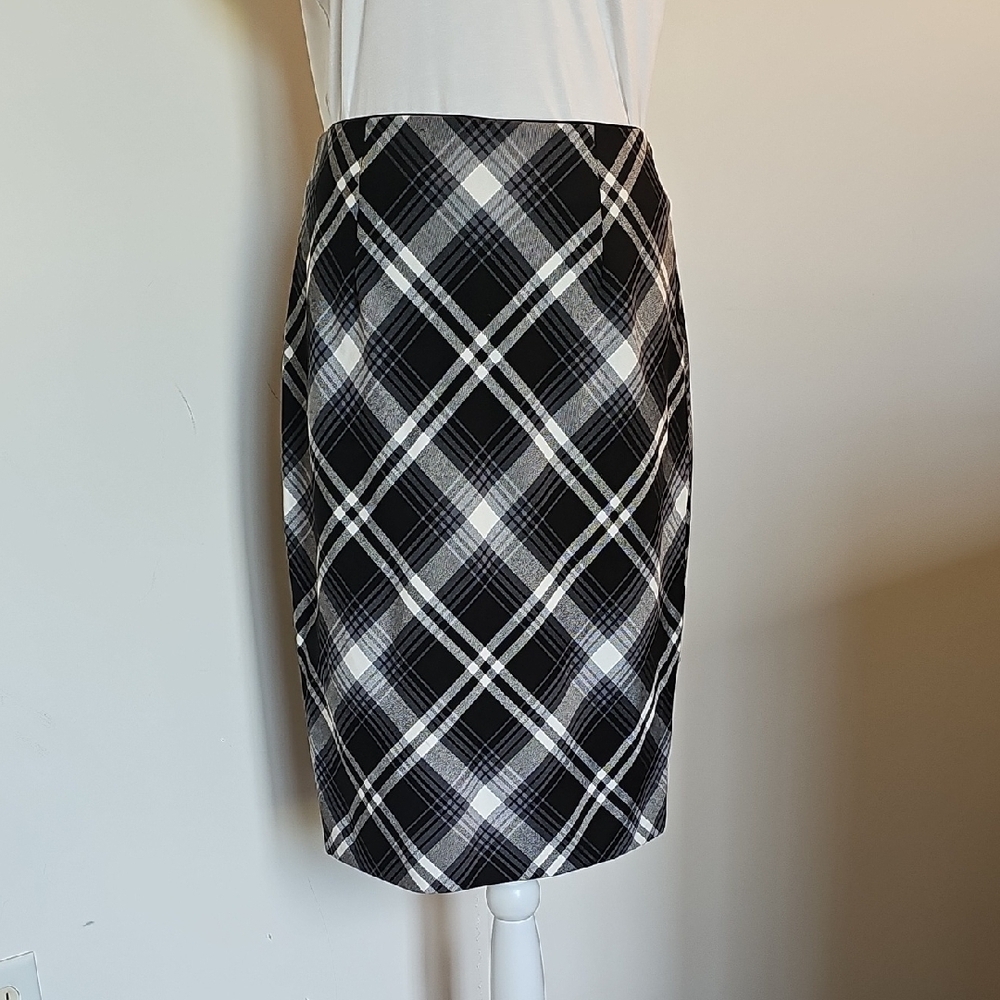White House Black Market Black and White Plaid Pencil Skirt